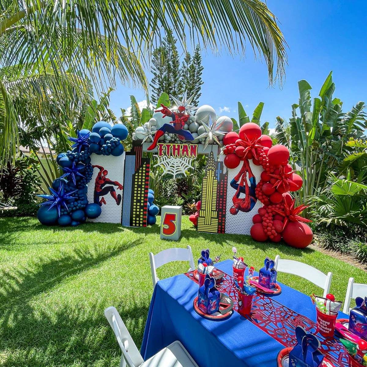 Décoration d’anniversaire enfant Spider-Man en plein air