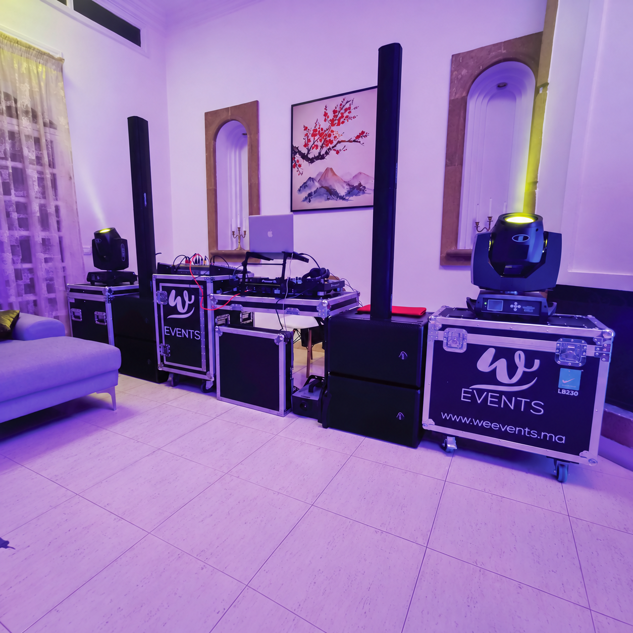 Installation DJ WE EVENTS avec sonorisation et éclairages pour une soirée privée
